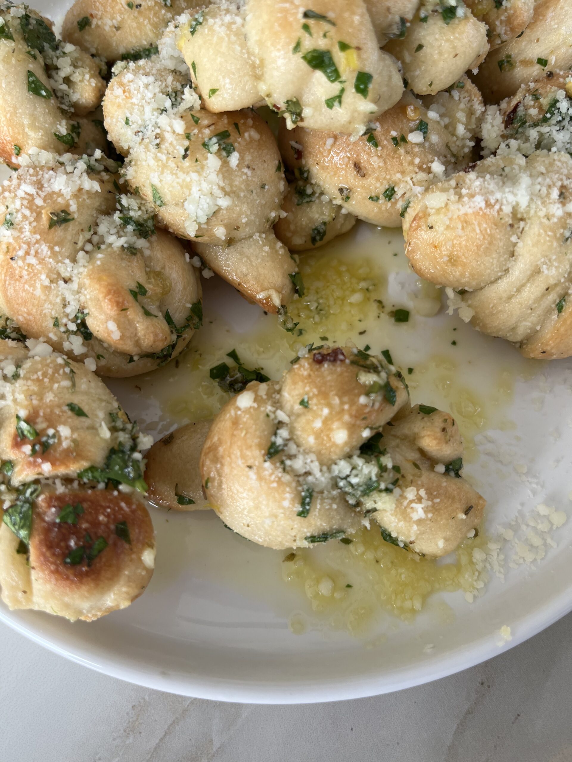 The BEST Garlic Knots